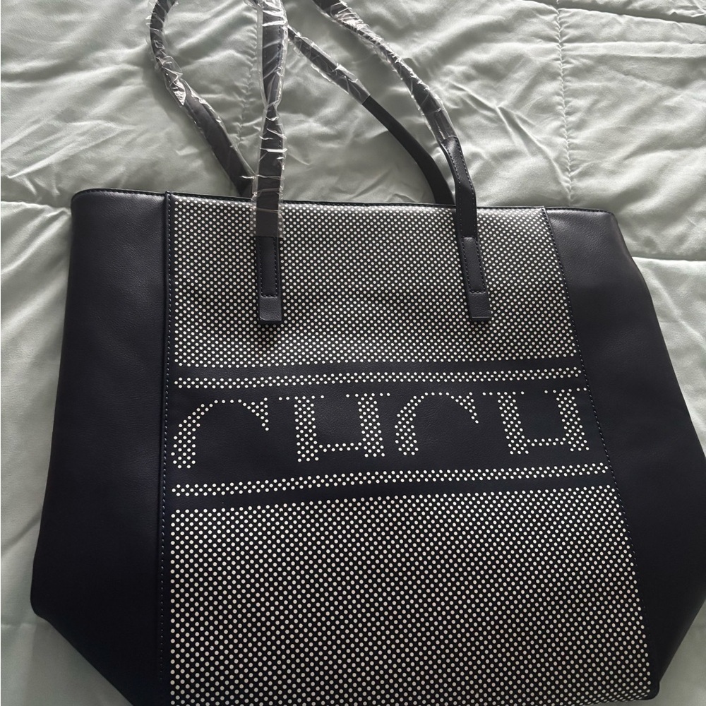 Chic Black and White Tote Bag - Picture 1 of 3